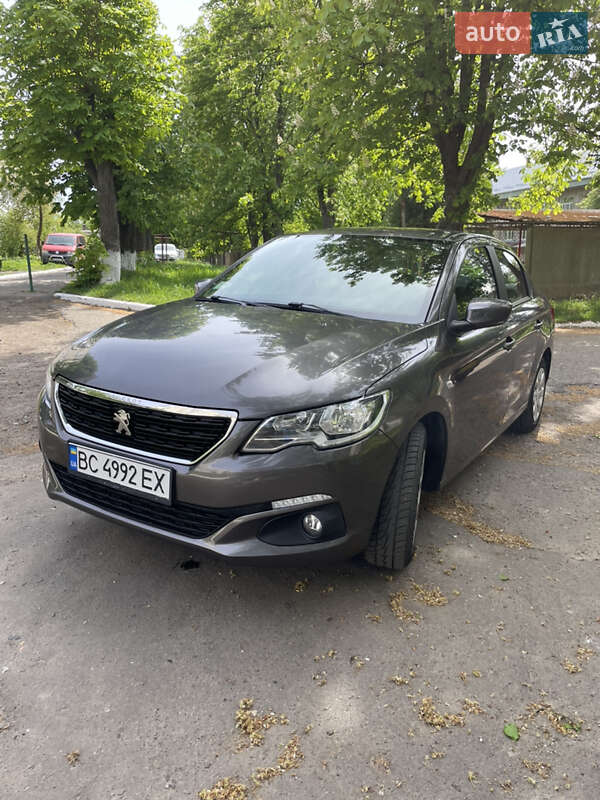 Седан Peugeot 301 2017 в Сокале