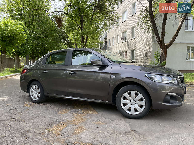Седан Peugeot 301 2017 в Сокале