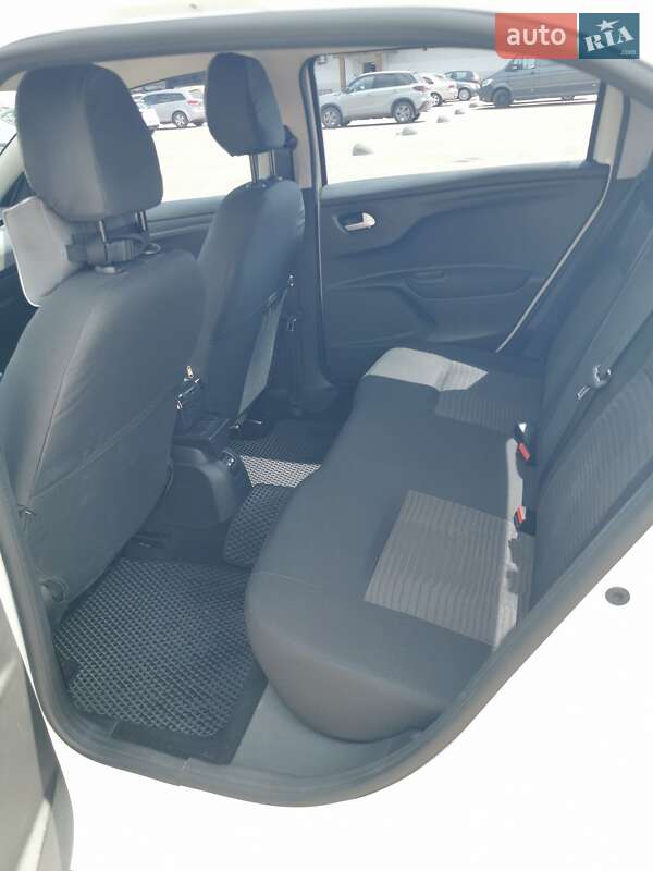 Седан Peugeot 301 2020 в Житомирі