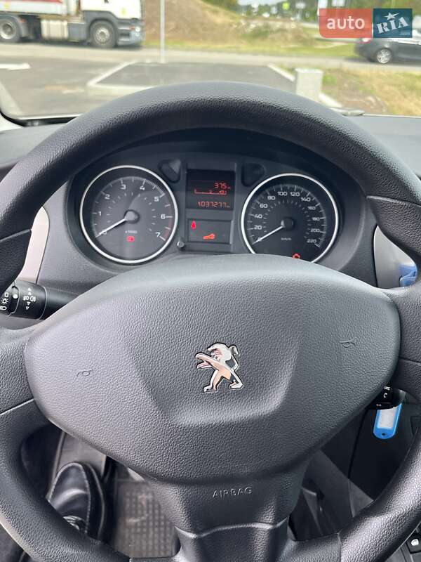 Седан Peugeot 301 2021 в Києві