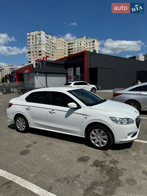 Седан Peugeot 301 2015 в Харькове