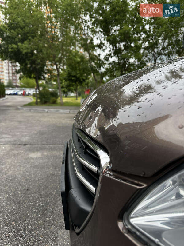 Седан Peugeot 301 2013 в Києві