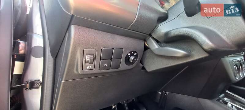 Седан Peugeot 301 2018 в Львове