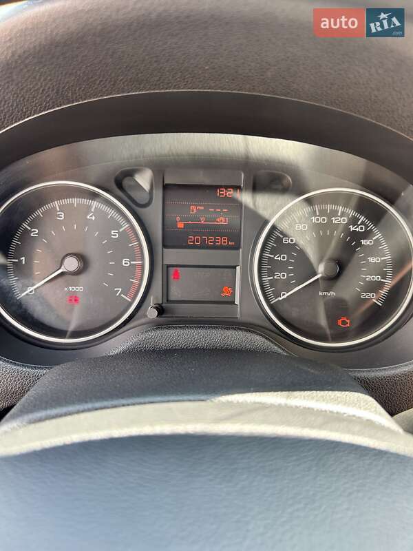 Седан Peugeot 301 2017 в Києві