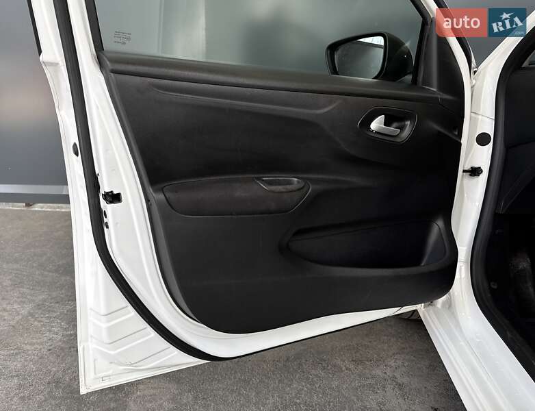 Седан Peugeot 301 2020 в Києві