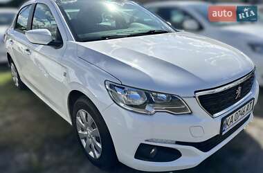 Седан Peugeot 301 2020 в Бучі