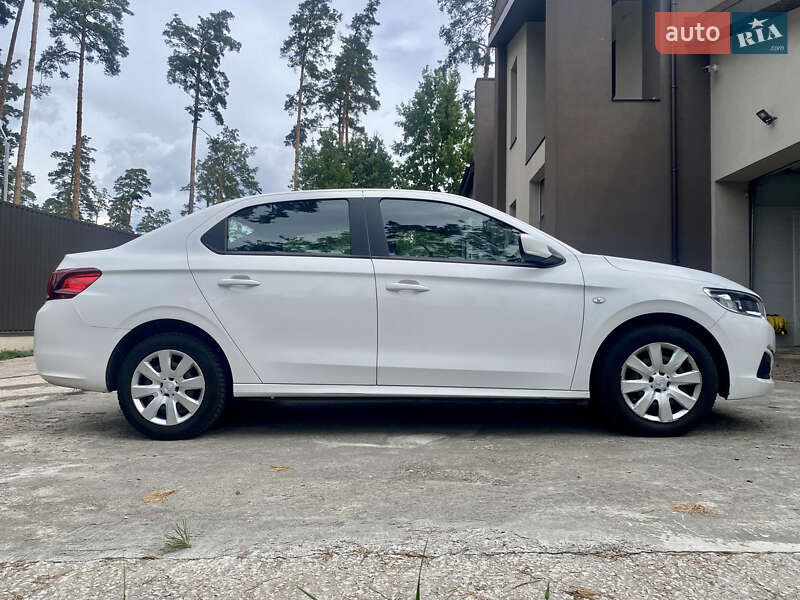 Седан Peugeot 301 2018 в Киеве