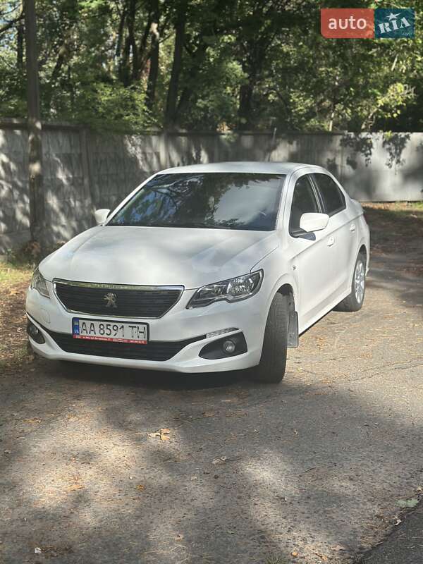 Седан Peugeot 301 2017 в Києві