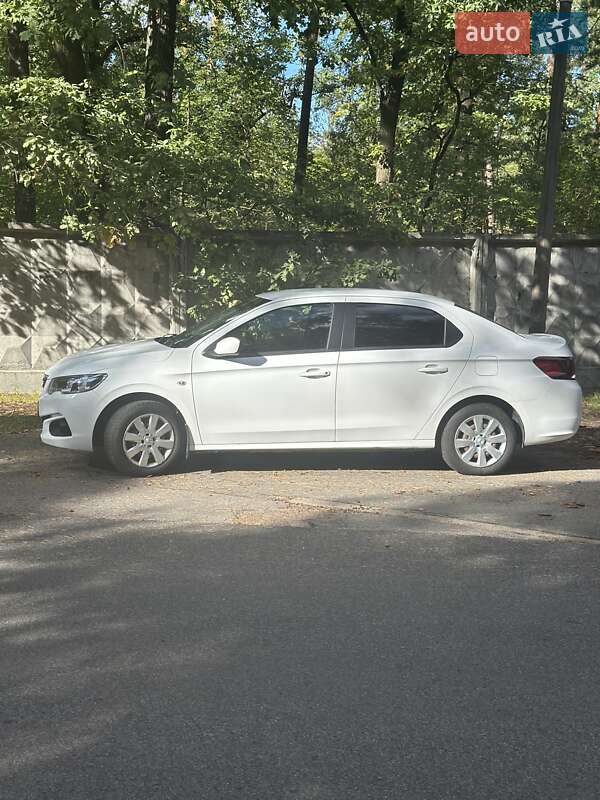 Седан Peugeot 301 2017 в Києві