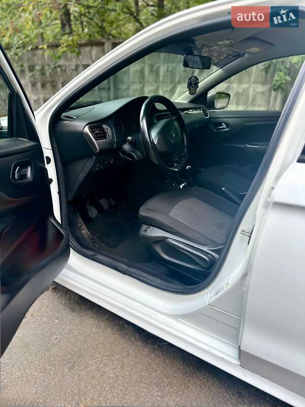 Седан Peugeot 301 2017 в Києві