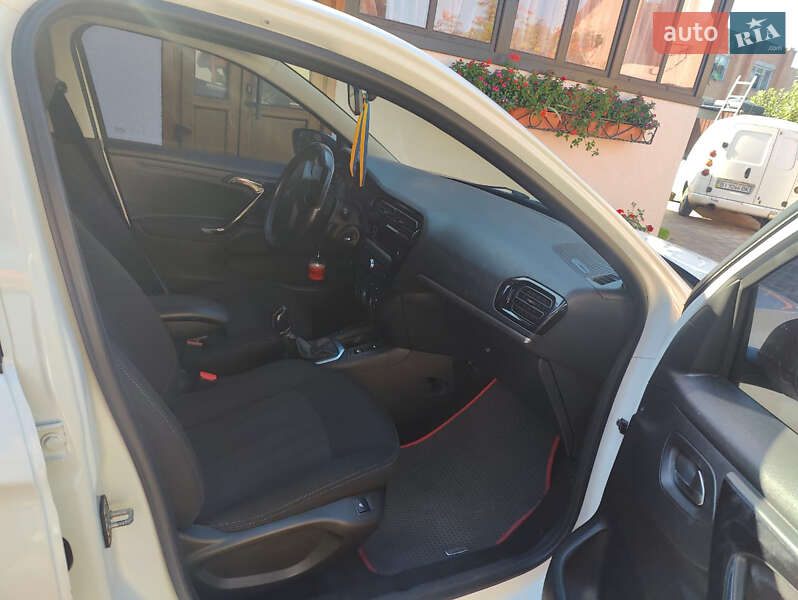 Седан Peugeot 301 2016 в Котельві