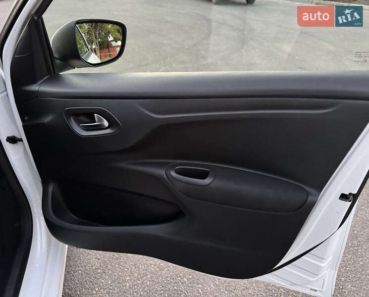 Седан Peugeot 301 2017 в Днепре