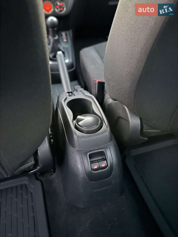 Седан Peugeot 301 2017 в Днепре