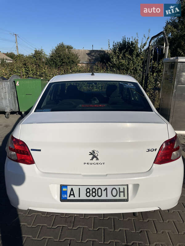 Седан Peugeot 301 2016 в Яготині