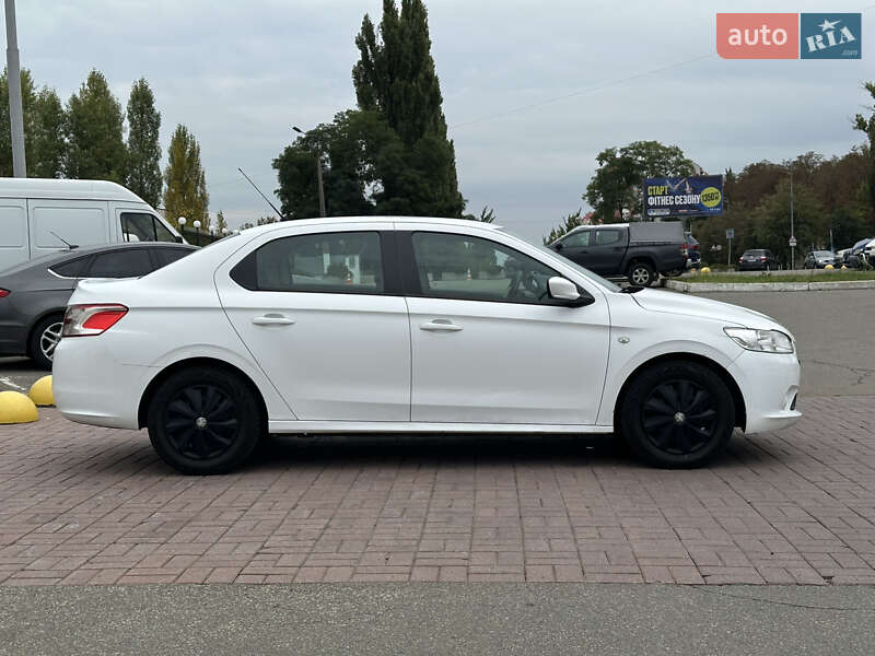 Седан Peugeot 301 2013 в Киеве
