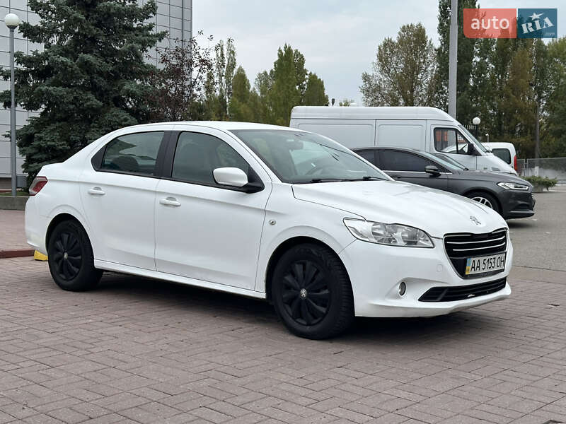 Седан Peugeot 301 2013 в Киеве