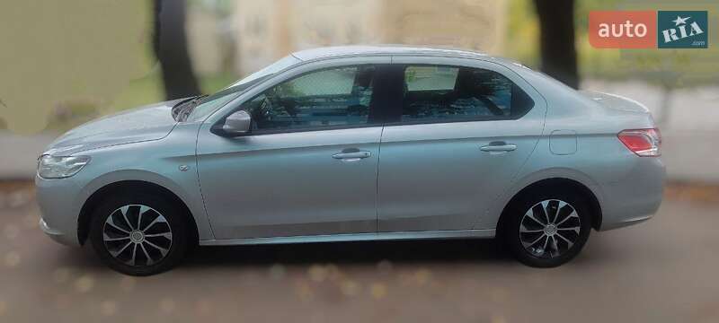 Седан Peugeot 301 2013 в Киеве