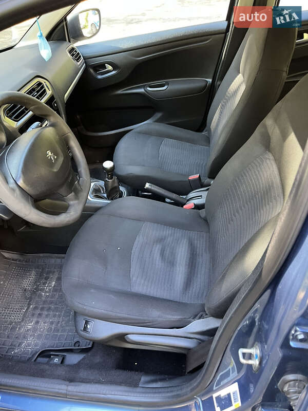 Седан Peugeot 301 2016 в Киеве