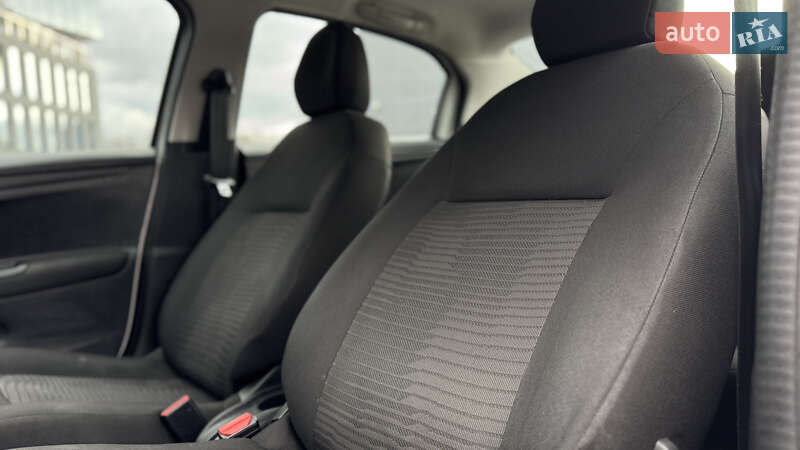 Седан Peugeot 301 2018 в Києві