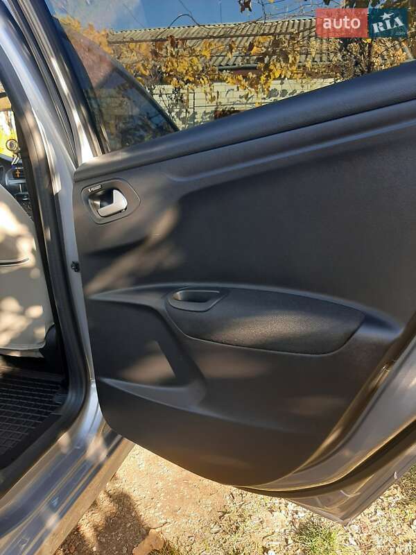 Седан Peugeot 301 2020 в Побужському