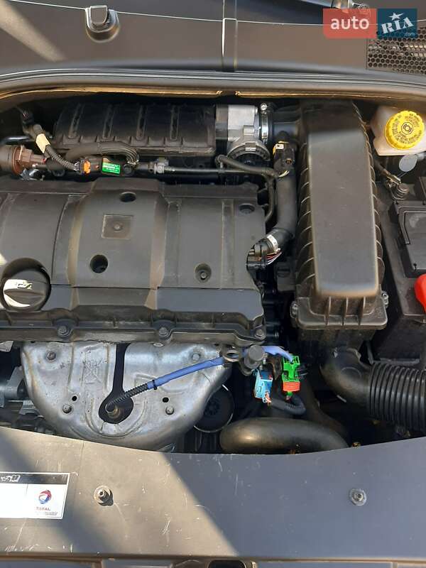 Седан Peugeot 301 2020 в Побужському