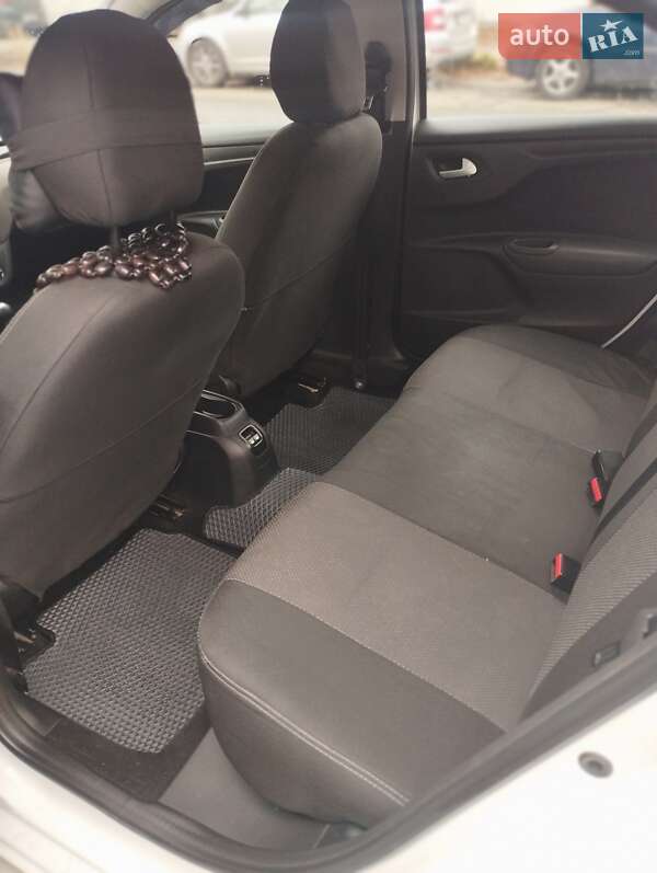 Седан Peugeot 301 2021 в Киеве