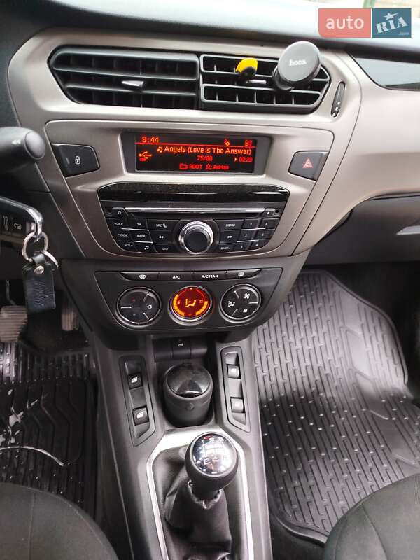 Седан Peugeot 301 2019 в Виноградові