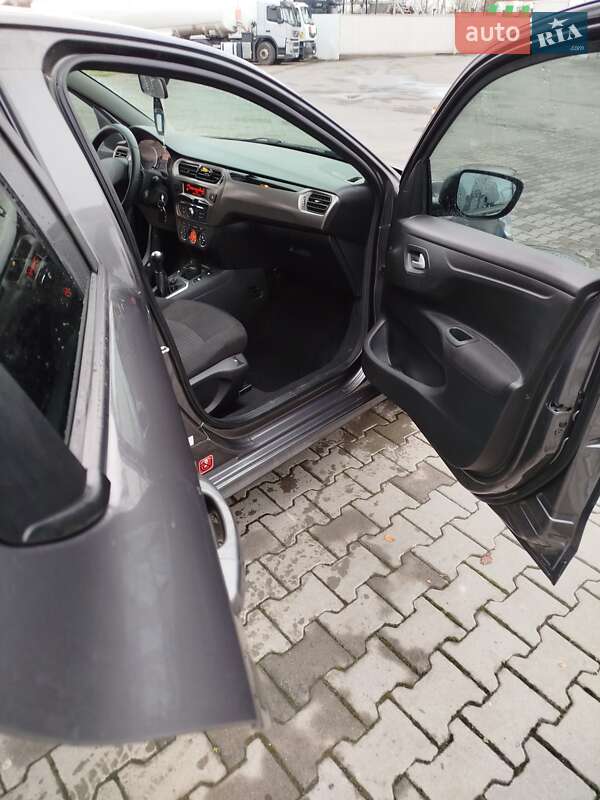 Седан Peugeot 301 2019 в Виноградові