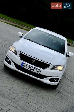 Седан Peugeot 301 2017 в Львові