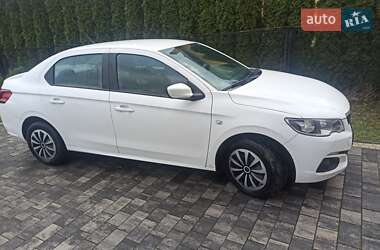 Седан Peugeot 301 2018 в Львові