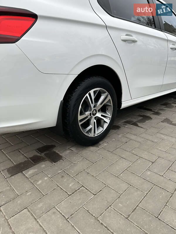 Седан Peugeot 301 2018 в Кременчуці