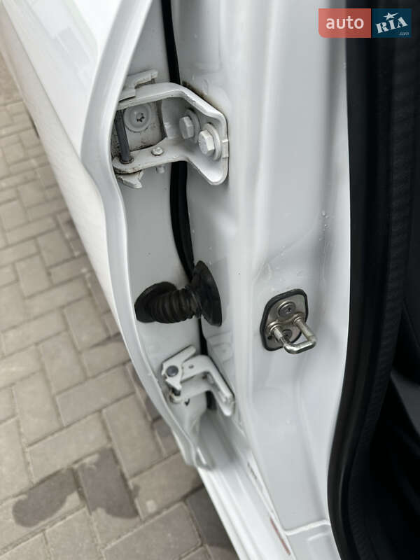 Седан Peugeot 301 2018 в Кременчуці