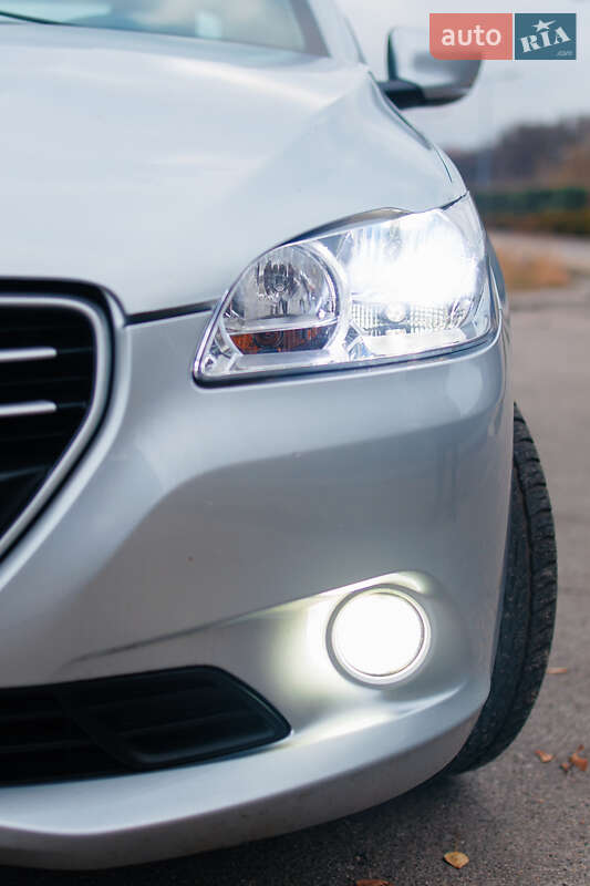 Седан Peugeot 301 2013 в Дніпрі