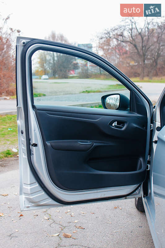 Седан Peugeot 301 2013 в Дніпрі