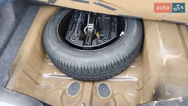 Седан Peugeot 301 2016 в Івано-Франківську