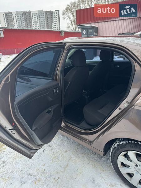 Седан Peugeot 301 2015 в Харькове