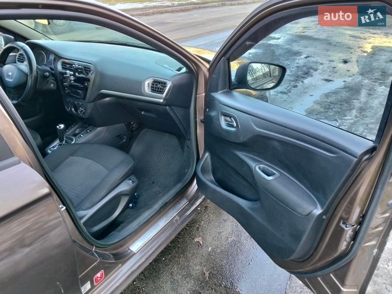 Седан Peugeot 301 2015 в Киеве