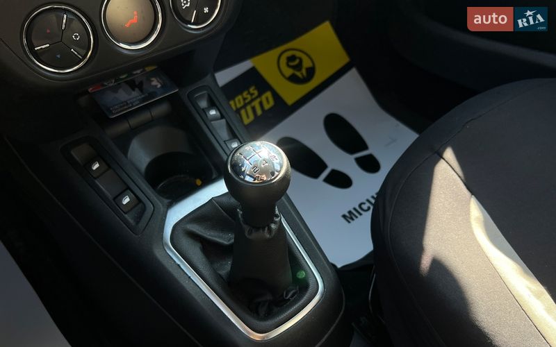 Седан Peugeot 301 2019 в Львове