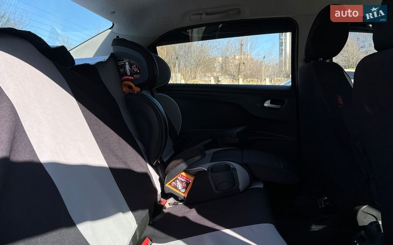 Седан Peugeot 301 2019 в Львове