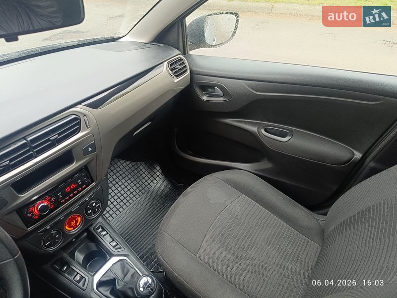 Седан Peugeot 301 2017 в Киеве