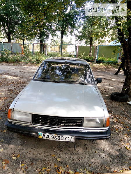 Седан Peugeot 305 1986 в Киеве