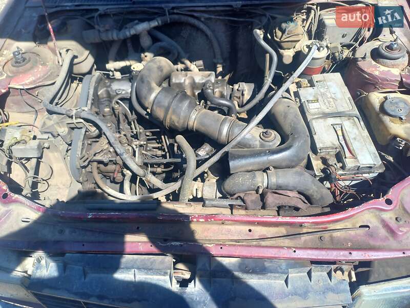 Седан Peugeot 305 1986 в Снятині