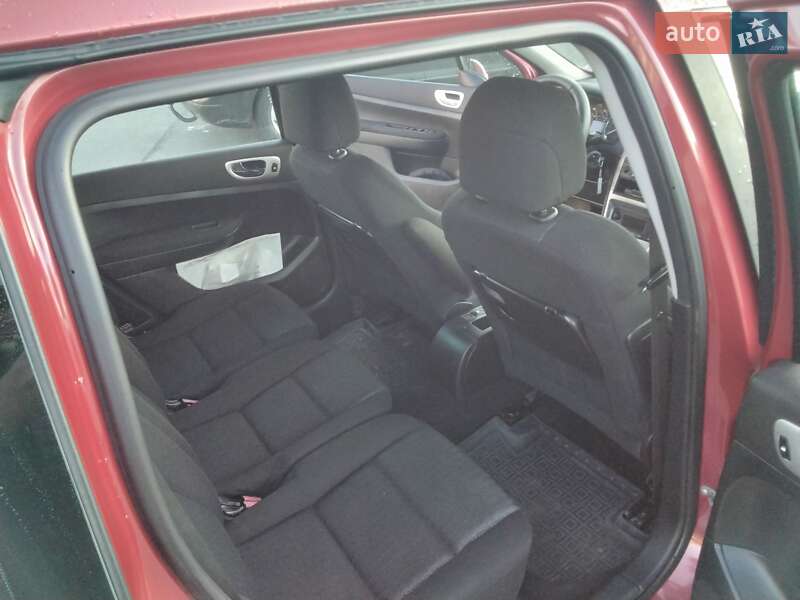 Универсал Peugeot 307 2006 в Вараше