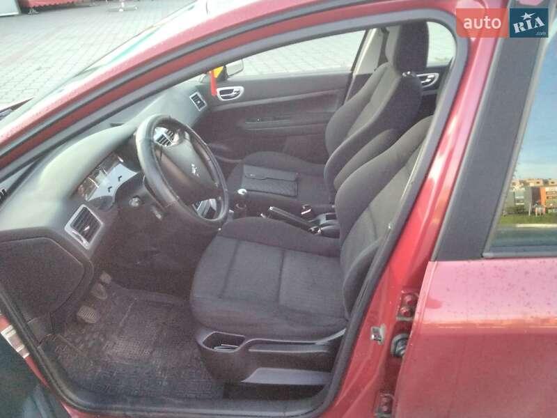 Универсал Peugeot 307 2006 в Вараше