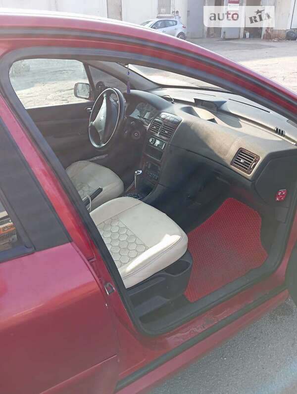 Хэтчбек Peugeot 307 2004 в Запорожье