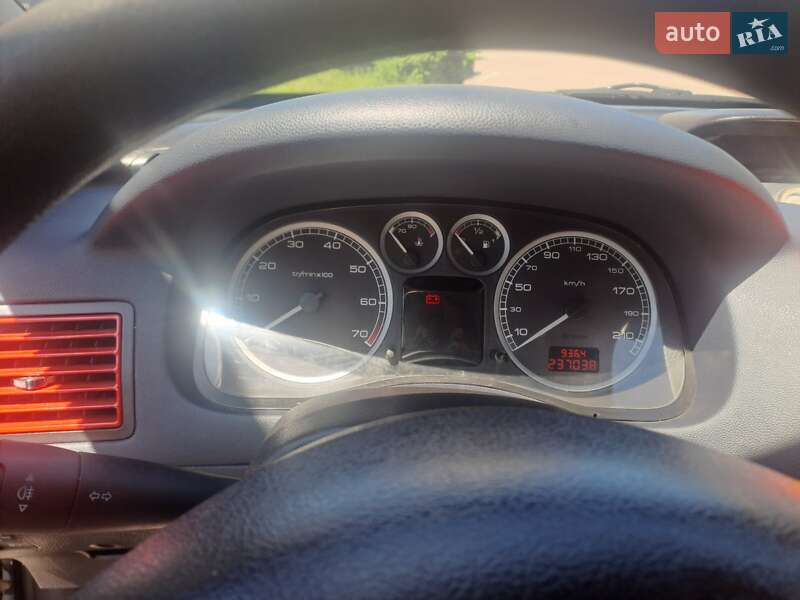 Хэтчбек Peugeot 307 2003 в 