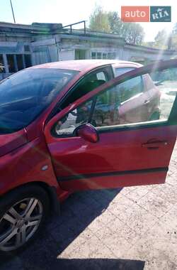 Хэтчбек Peugeot 307 2004 в Александровке