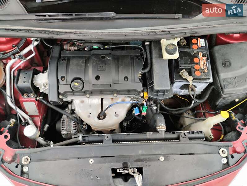 Хэтчбек Peugeot 307 2006 в Черновцах