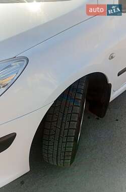 Универсал Peugeot 307 2005 в 