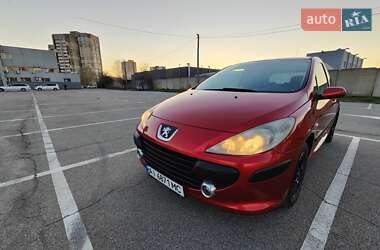 Хэтчбек Peugeot 307 2006 в 